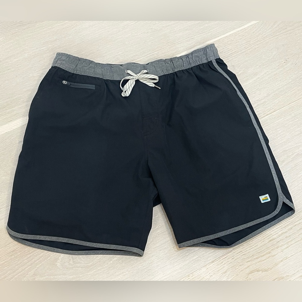 Vuori Banks Shorts Mens XL Gray 7” Inseam Stretch Athletic Performance Gym EUC